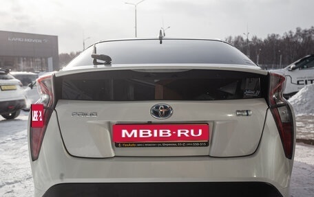 Toyota Prius IV XW50, 2017 год, 1 688 000 рублей, 7 фотография