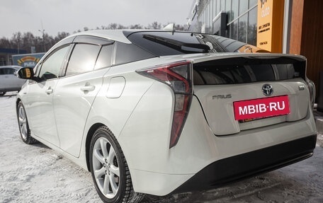 Toyota Prius IV XW50, 2017 год, 1 688 000 рублей, 6 фотография