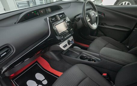 Toyota Prius IV XW50, 2017 год, 1 688 000 рублей, 20 фотография