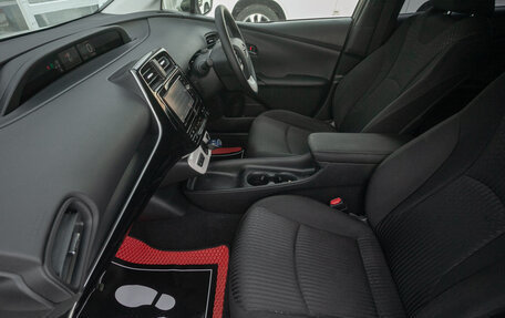 Toyota Prius IV XW50, 2017 год, 1 688 000 рублей, 21 фотография