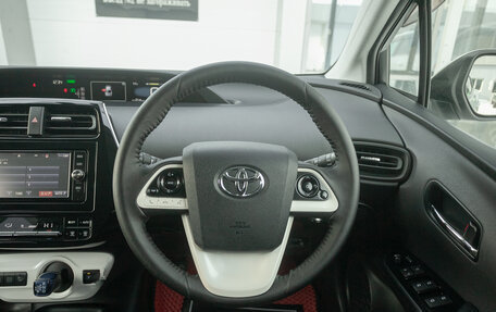 Toyota Prius IV XW50, 2017 год, 1 688 000 рублей, 19 фотография