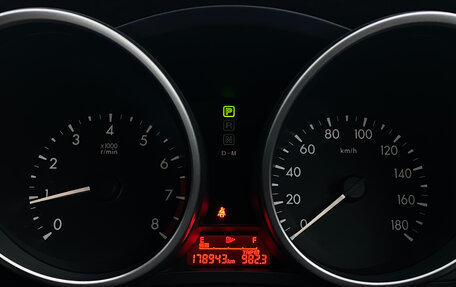 Mazda Premacy III, 2011 год, 899 000 рублей, 9 фотография