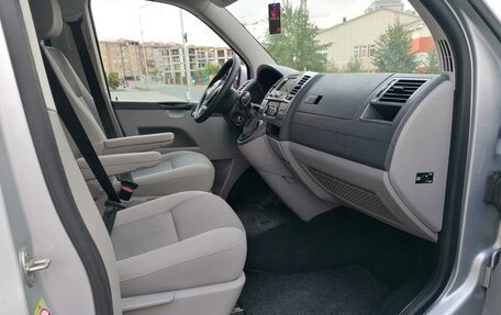 Volkswagen Caravelle T5, 2015 год, 2 500 000 рублей, 8 фотография
