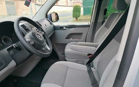 Volkswagen Caravelle T5, 2015 год, 2 500 000 рублей, 7 фотография