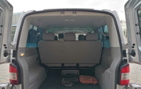 Volkswagen Caravelle T5, 2015 год, 2 500 000 рублей, 18 фотография