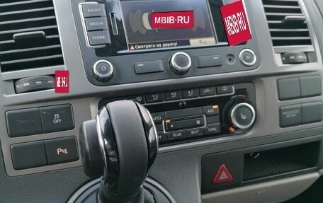 Volkswagen Caravelle T5, 2015 год, 2 500 000 рублей, 14 фотография