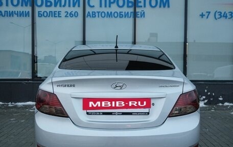 Hyundai Solaris II рестайлинг, 2011 год, 670 000 рублей, 4 фотография