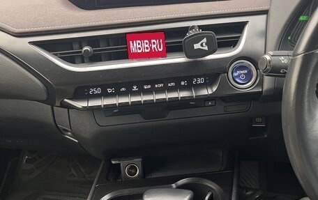 Lexus UX I, 2019 год, 3 040 000 рублей, 24 фотография