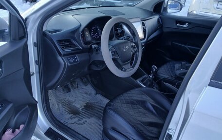 Hyundai Solaris II рестайлинг, 2021 год, 1 200 000 рублей, 6 фотография