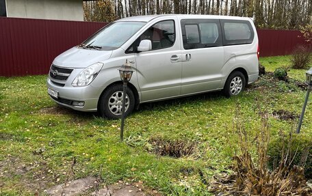 Hyundai Grand Starex Grand Starex I рестайлинг 2, 2010 год, 1 380 000 рублей, 1 фотография