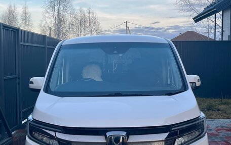 Honda Stepwgn IV, 2020 год, 2 600 000 рублей, 2 фотография