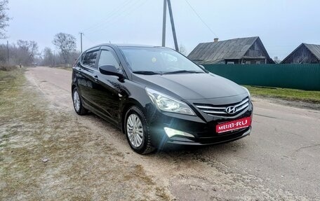 Hyundai Solaris II рестайлинг, 2015 год, 1 100 000 рублей, 1 фотография