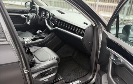 Volkswagen Touareg III, 2020 год, 4 700 000 рублей, 19 фотография