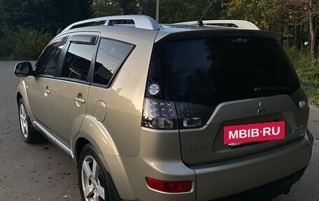 Mitsubishi Outlander III рестайлинг 3, 2008 год, 750 000 рублей, 4 фотография