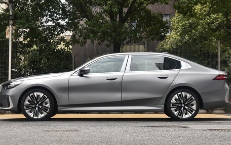 BMW 5 серия, 2025 год, 6 950 000 рублей, 2 фотография