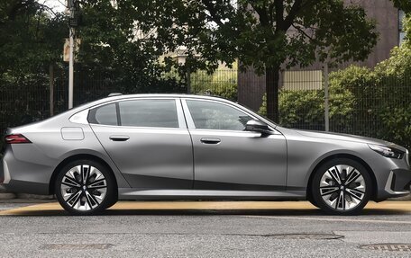 BMW 5 серия, 2025 год, 6 950 000 рублей, 6 фотография