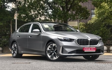 BMW 5 серия, 2025 год, 6 950 000 рублей, 7 фотография