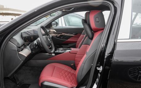 BMW 5 серия, 2025 год, 6 950 000 рублей, 22 фотография