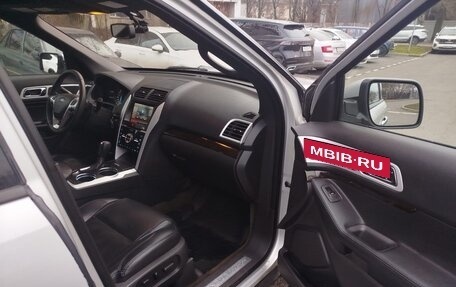 Ford Explorer VI, 2013 год, 1 550 000 рублей, 7 фотография