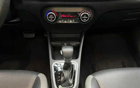 KIA Stonic, 2022 год, 1 400 855 рублей, 8 фотография