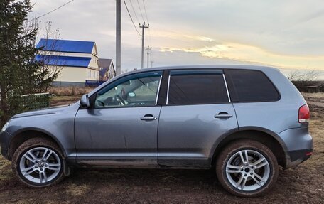 Volkswagen Touareg III, 2003 год, 680 000 рублей, 2 фотография
