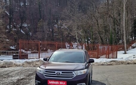 Toyota Highlander III, 2011 год, 2 300 000 рублей, 2 фотография
