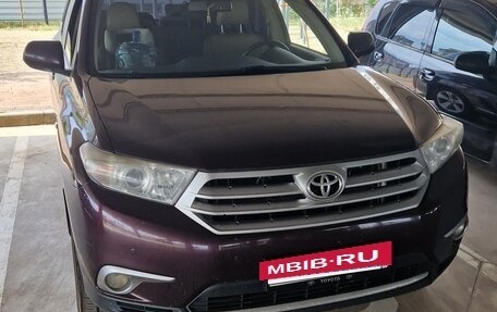 Toyota Highlander III, 2011 год, 2 300 000 рублей, 4 фотография