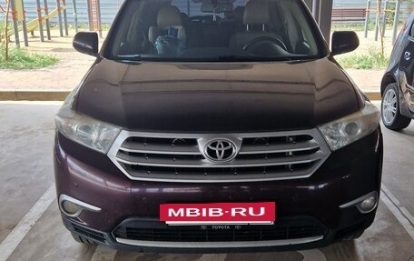 Toyota Highlander III, 2011 год, 2 300 000 рублей, 3 фотография