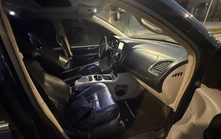 Chrysler Voyager IV, 2012 год, 1 600 000 рублей, 14 фотография