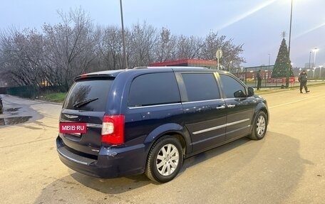 Chrysler Voyager IV, 2012 год, 1 600 000 рублей, 4 фотография