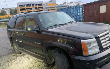 Cadillac Escalade II, 2004 год, 895 000 рублей, 1 фотография