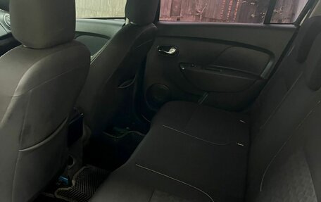 Renault Logan II, 2014 год, 700 000 рублей, 11 фотография