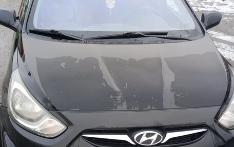 Hyundai Solaris II рестайлинг, 2011 год, 800 000 рублей, 1 фотография