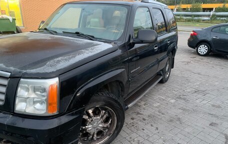 Cadillac Escalade II, 2004 год, 895 000 рублей, 2 фотография
