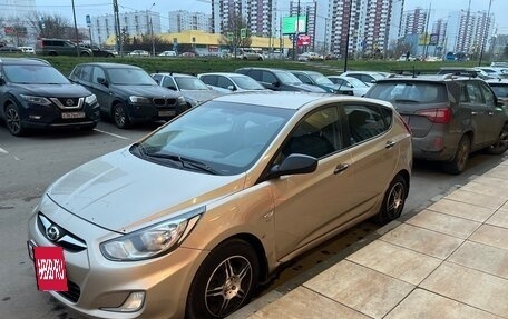 Hyundai Solaris II рестайлинг, 2011 год, 530 000 рублей, 2 фотография