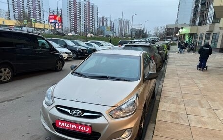 Hyundai Solaris II рестайлинг, 2011 год, 530 000 рублей, 8 фотография