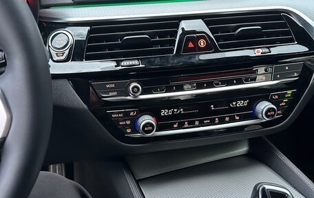 BMW 5 серия, 2018 год, 3 800 000 рублей, 15 фотография