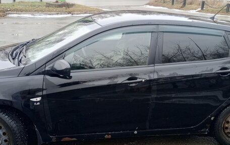 Hyundai Solaris II рестайлинг, 2011 год, 800 000 рублей, 3 фотография