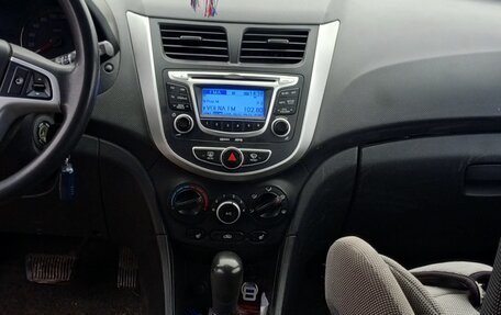 Hyundai Solaris II рестайлинг, 2011 год, 800 000 рублей, 6 фотография