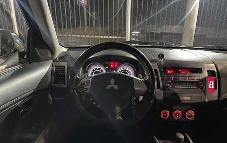 Mitsubishi Outlander III рестайлинг 3, 2010 год, 1 259 000 рублей, 11 фотография