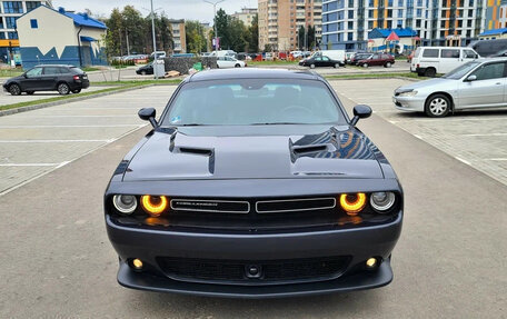 Dodge Challenger III рестайлинг 2, 2018 год, 4 050 000 рублей, 1 фотография
