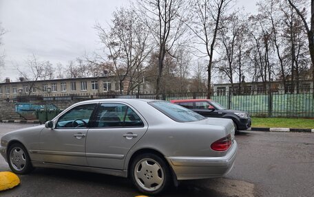 Mercedes-Benz E-Класс, 2001 год, 850 000 рублей, 4 фотография