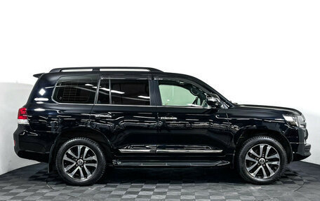 Toyota Land Cruiser 200, 2017 год, 7 997 000 рублей, 4 фотография