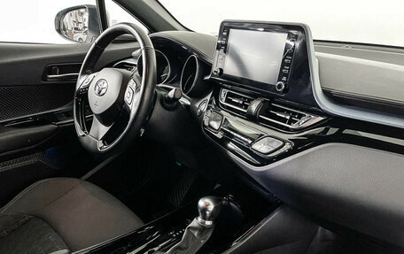 Toyota C-HR I рестайлинг, 2020 год, 2 597 000 рублей, 9 фотография