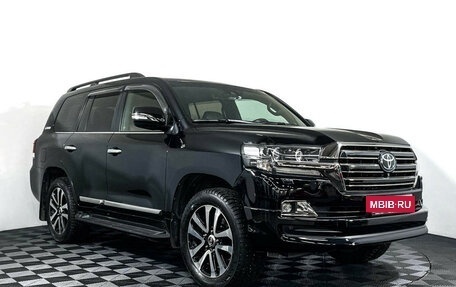 Toyota Land Cruiser 200, 2017 год, 7 997 000 рублей, 3 фотография