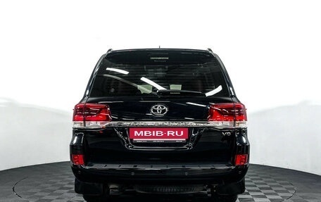 Toyota Land Cruiser 200, 2017 год, 7 997 000 рублей, 6 фотография