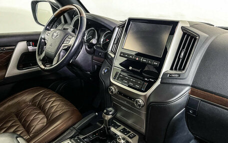 Toyota Land Cruiser 200, 2017 год, 7 997 000 рублей, 9 фотография