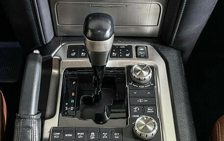 Toyota Land Cruiser 200, 2017 год, 7 997 000 рублей, 15 фотография