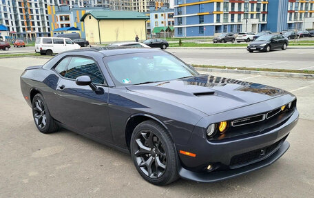 Dodge Challenger III рестайлинг 2, 2018 год, 4 050 000 рублей, 2 фотография