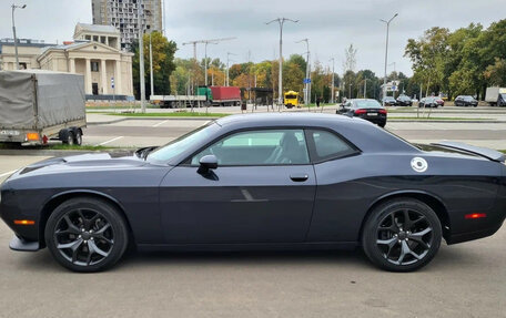 Dodge Challenger III рестайлинг 2, 2018 год, 4 050 000 рублей, 3 фотография